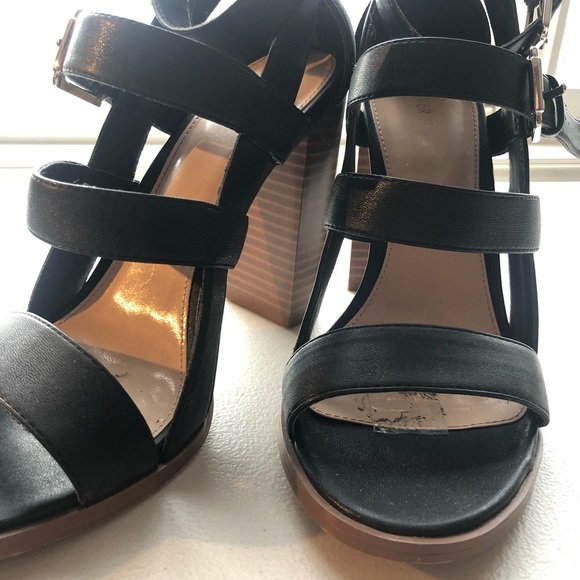 🔥🔥5 items for $25!🔥🔥Black heels size 8! - Picture 3 of 5